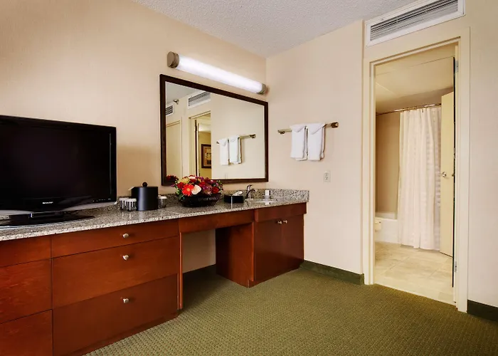 Hotel Embassy By Hilton I-44 3*