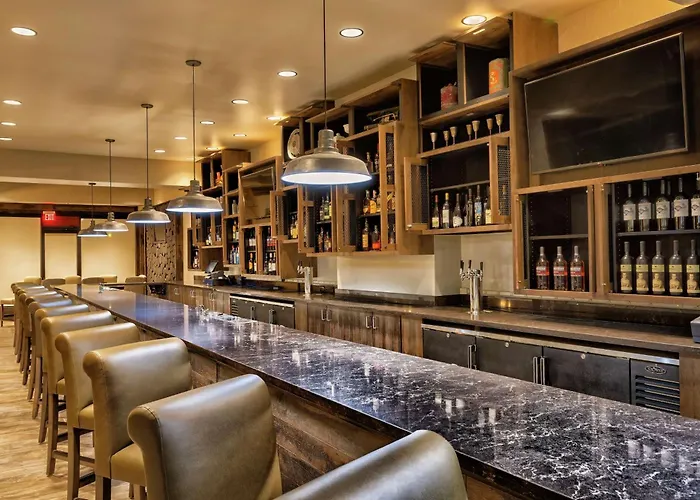 Hotel Embassy By Hilton I-44 3*