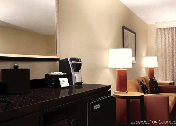 Hotel Embassy By Hilton I-44 3*