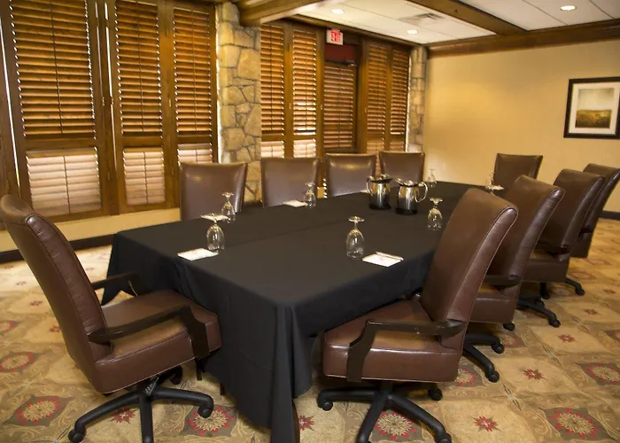 Embassy By Hilton I-44 Hotel 3*